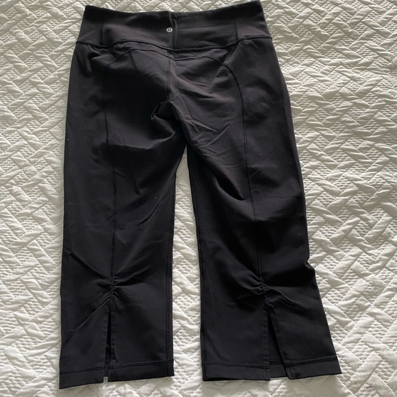 Lululemon Crop Size Capris - Picture 1 of 5